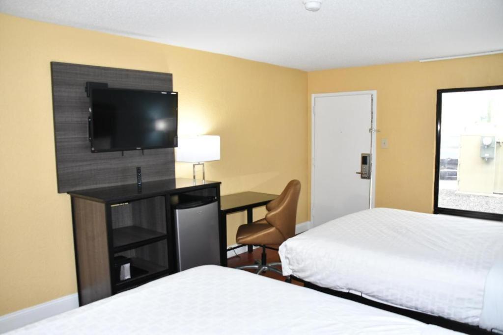 Baymont By Wyndham Macon I-75 Motel Exterior foto