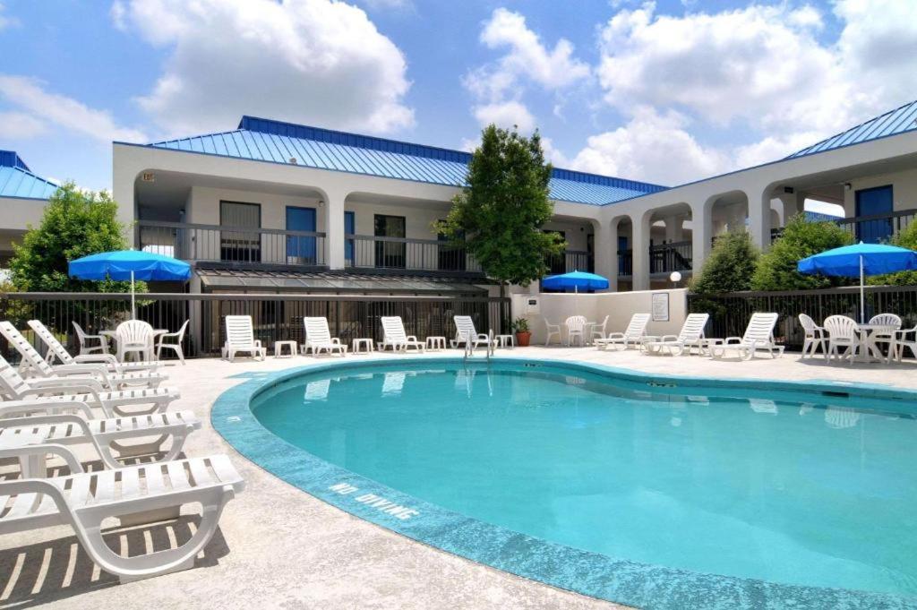 Baymont By Wyndham Macon I-75 Motel Exterior foto