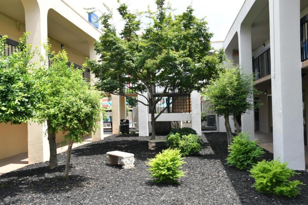 Baymont By Wyndham Macon I-75 Motel Exterior foto